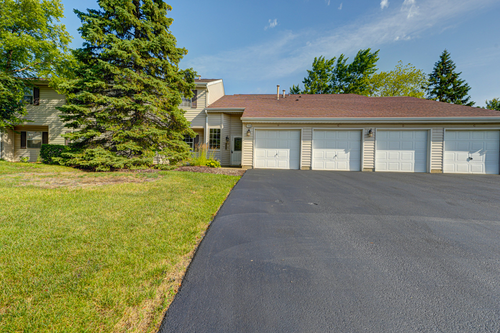 556 E Shagbark Lane #C, Streamwood, IL 60107