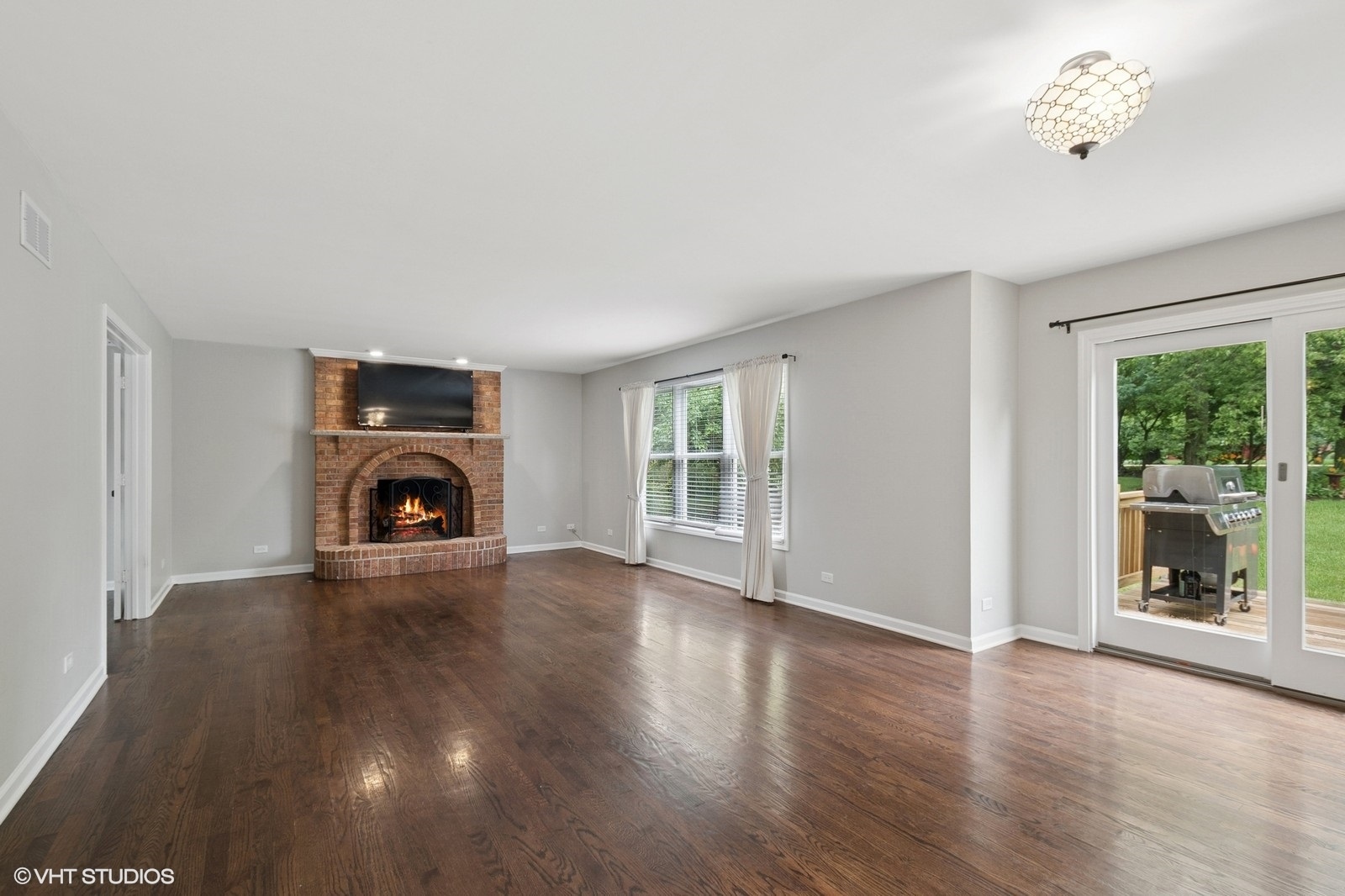 1007 Deshannon Court, Batavia, IL 60510