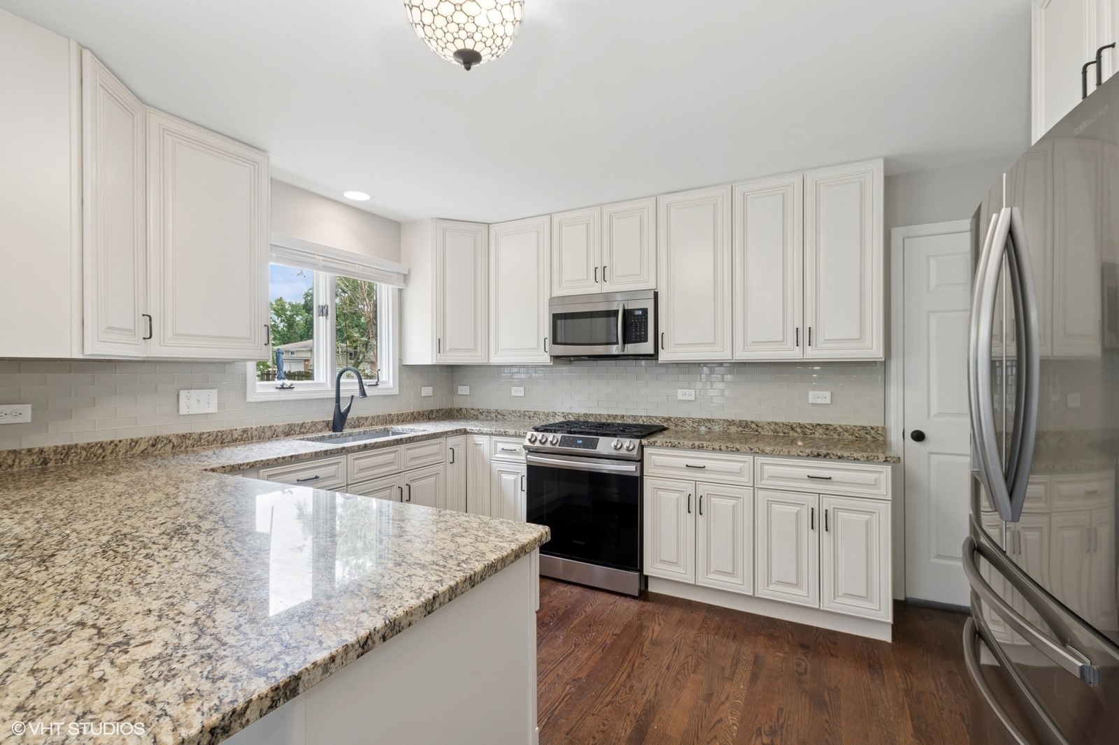 1007 Deshannon Court, Batavia, IL 60510