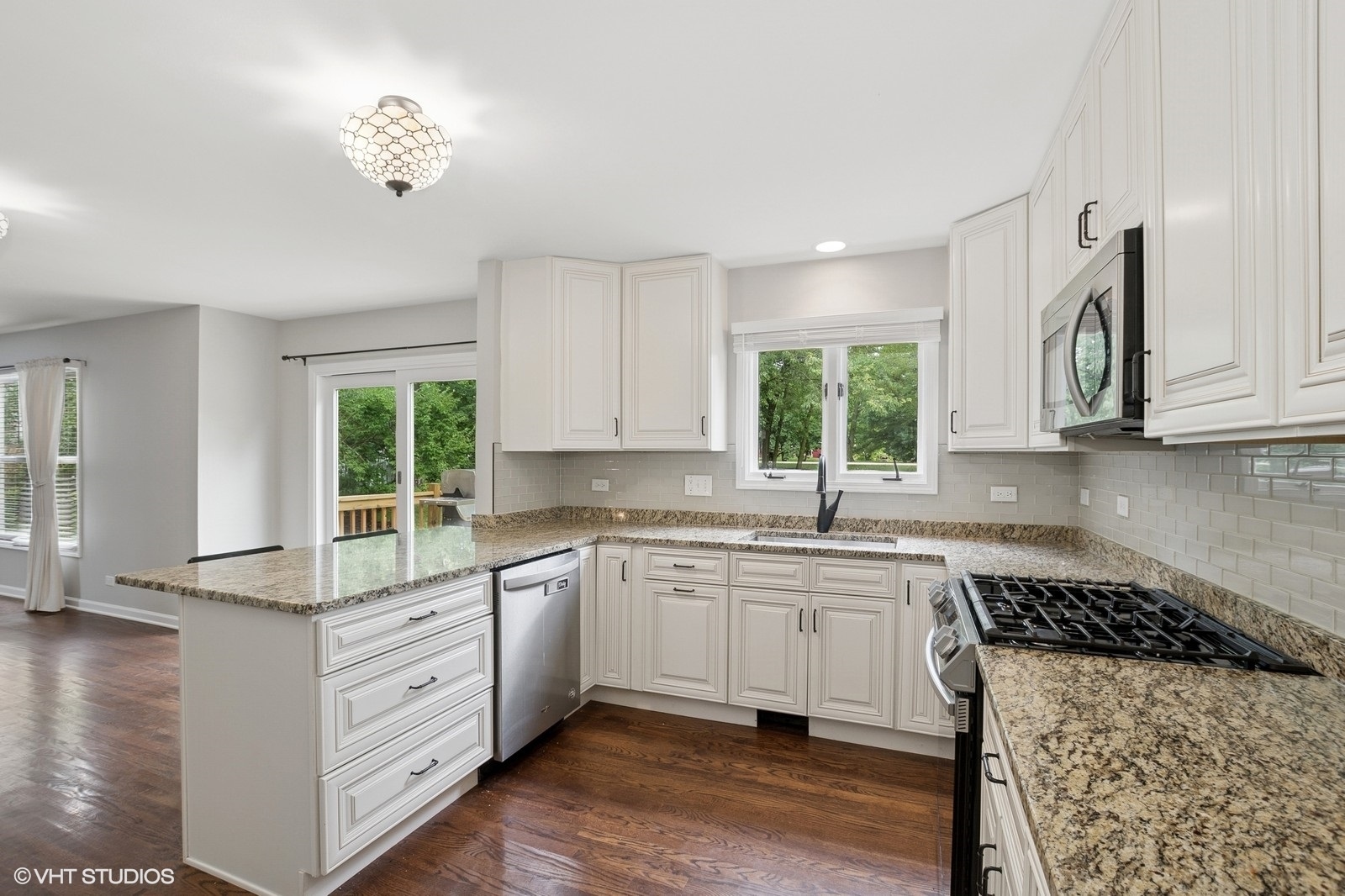 1007 Deshannon Court, Batavia, IL 60510