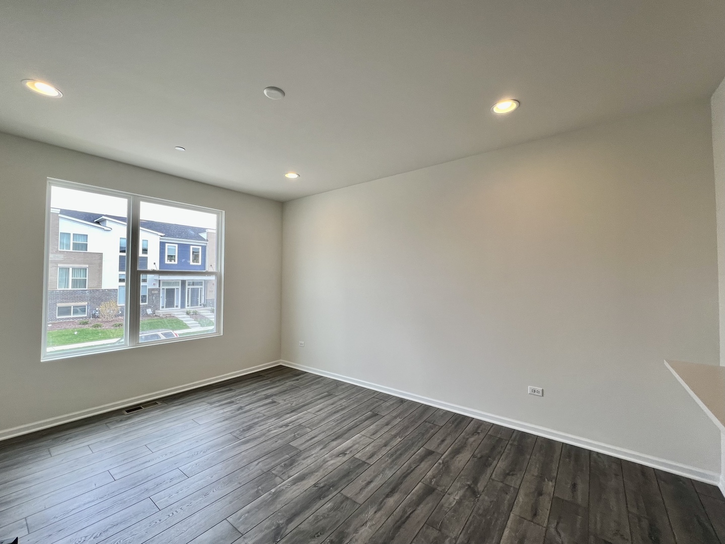 29W708 Cambridge Street, Warrenville, IL 60555