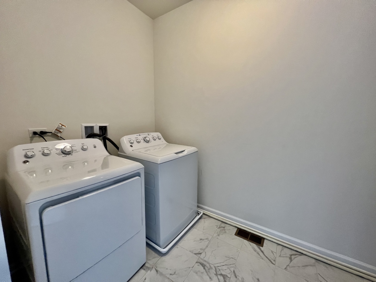 29W708 Cambridge Street, Warrenville, IL 60555