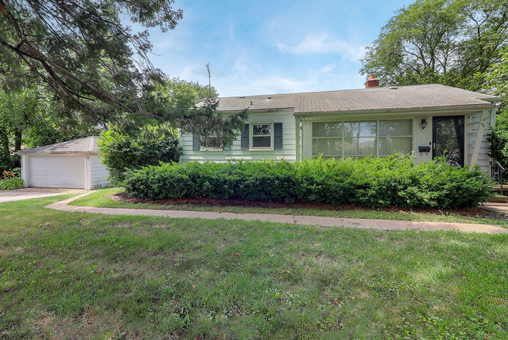 950 PENNSYLVANIA Avenue, Aurora, IL 60506