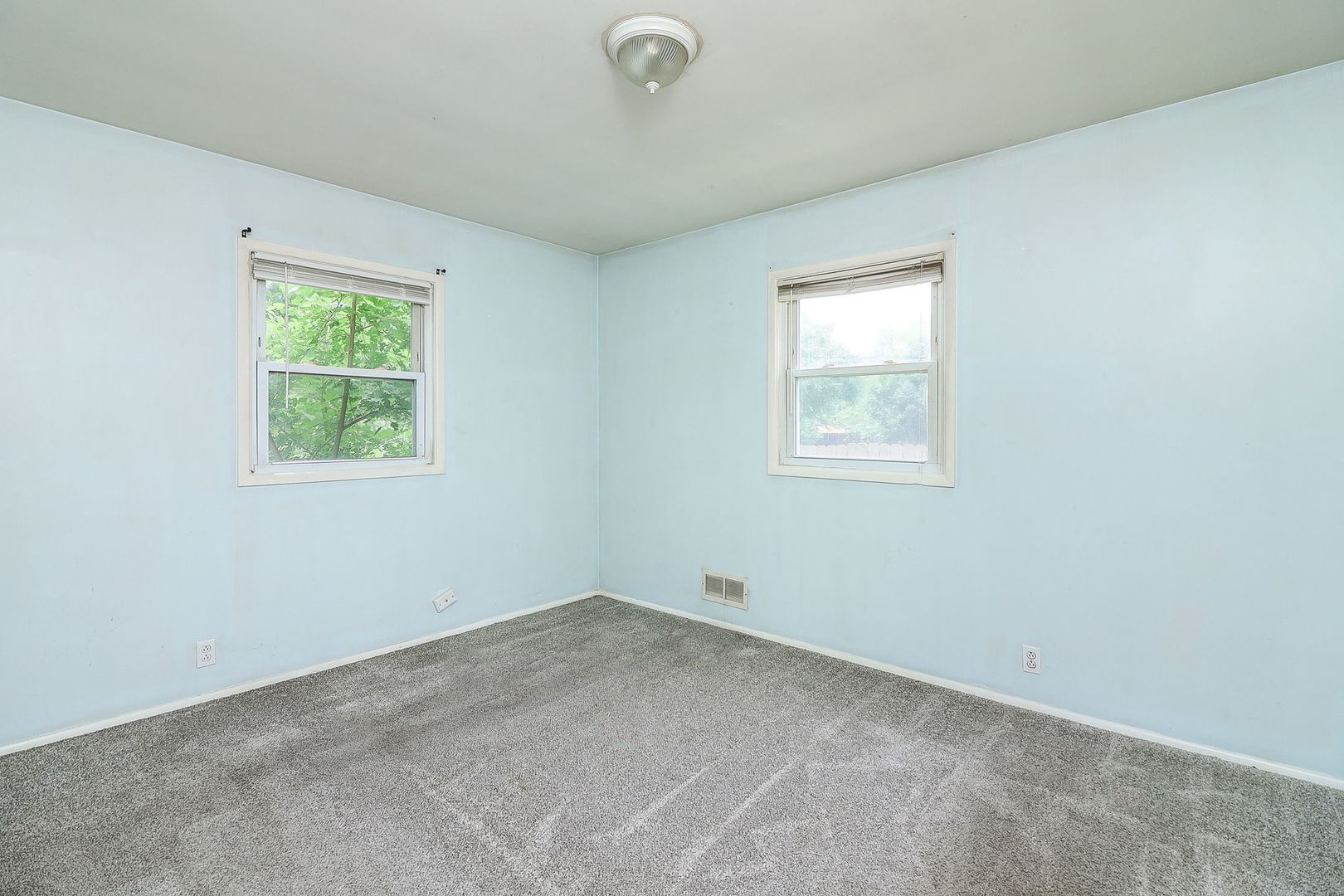 950 PENNSYLVANIA Avenue, Aurora, IL 60506
