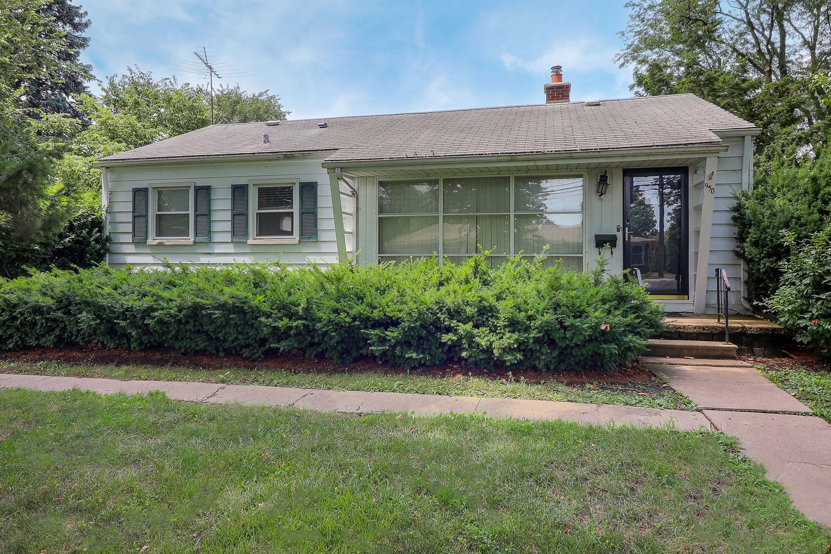 950 PENNSYLVANIA Avenue, Aurora, IL 60506