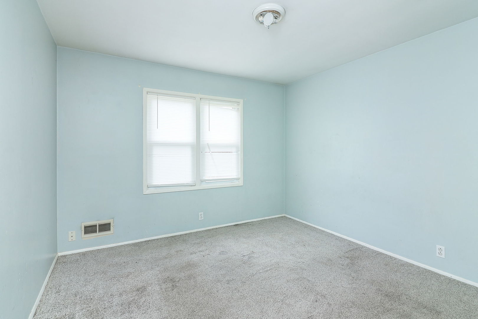 950 PENNSYLVANIA Avenue, Aurora, IL 60506