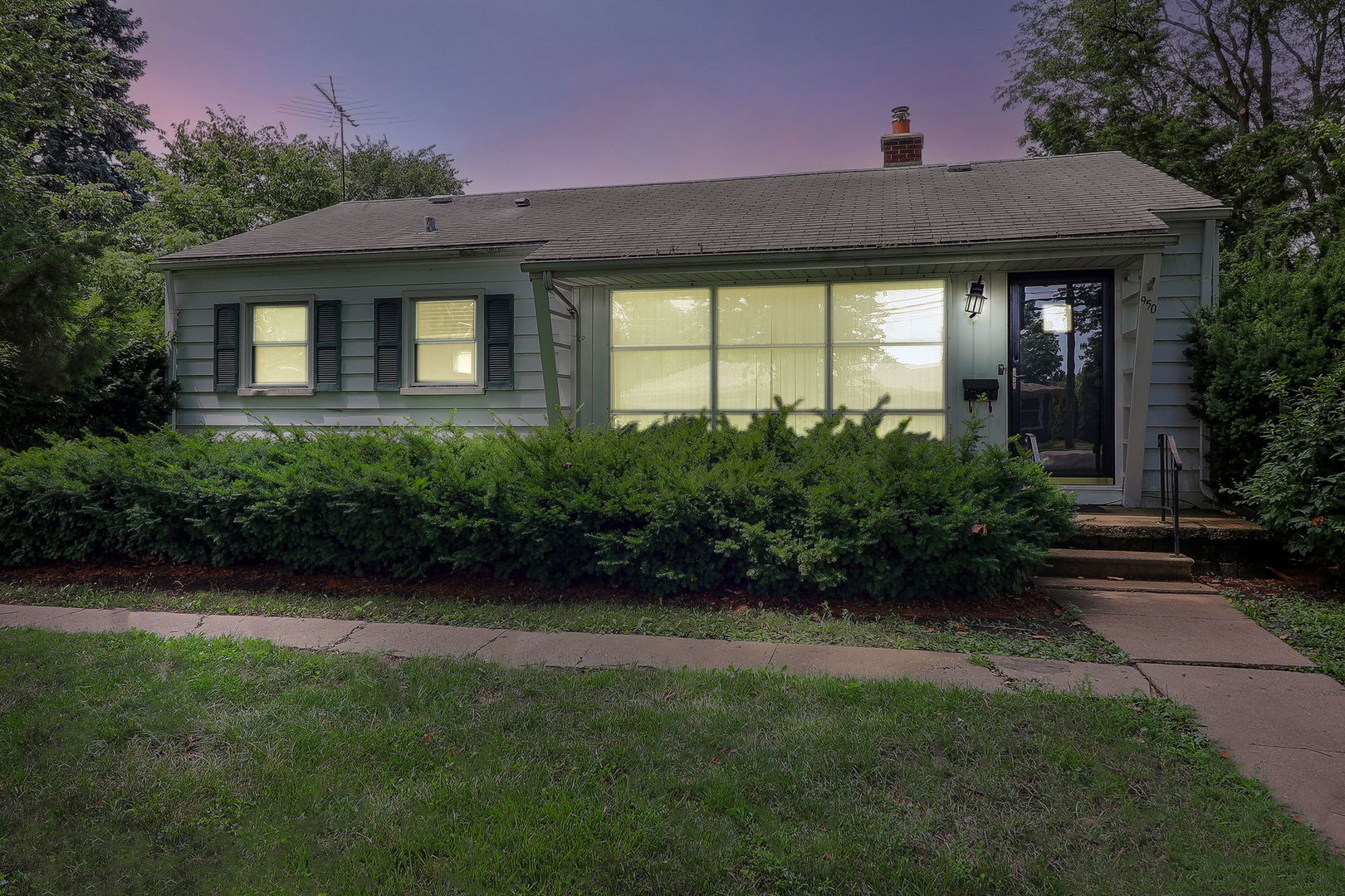 950 PENNSYLVANIA Avenue, Aurora, IL 60506