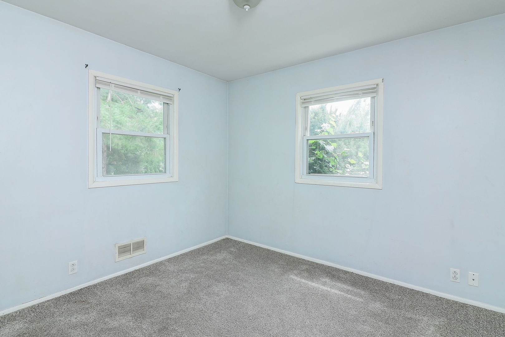 950 PENNSYLVANIA Avenue, Aurora, IL 60506
