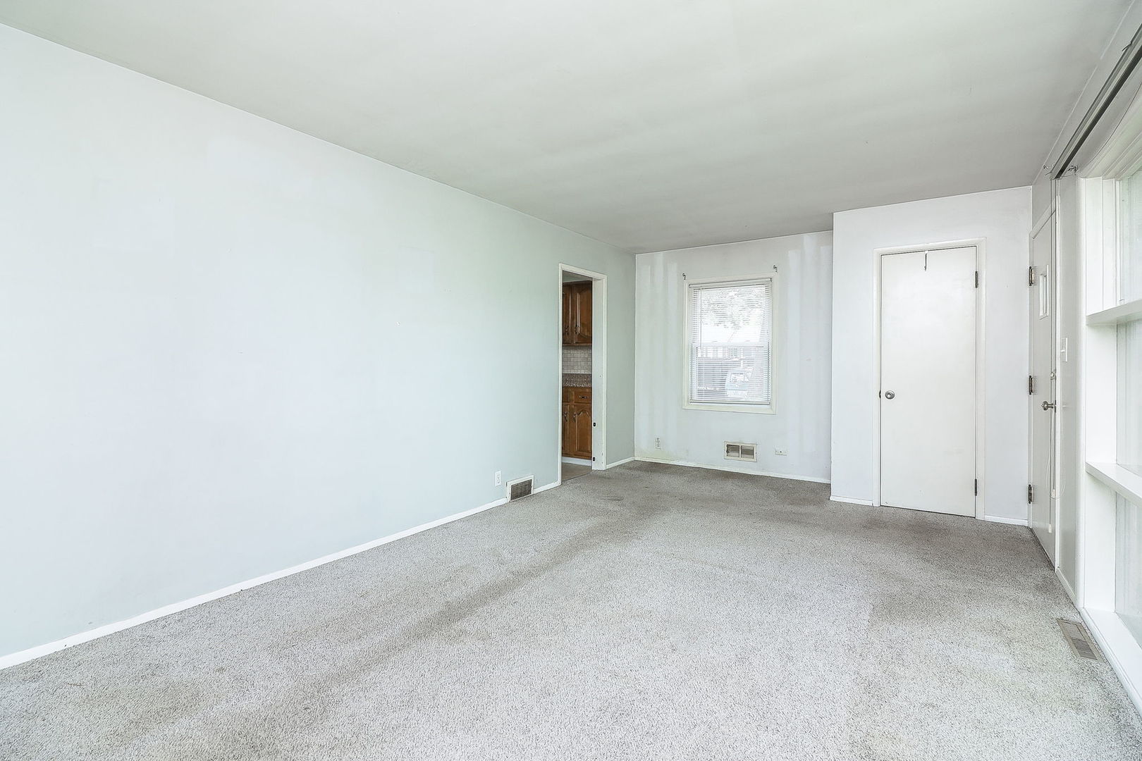 950 PENNSYLVANIA Avenue, Aurora, IL 60506