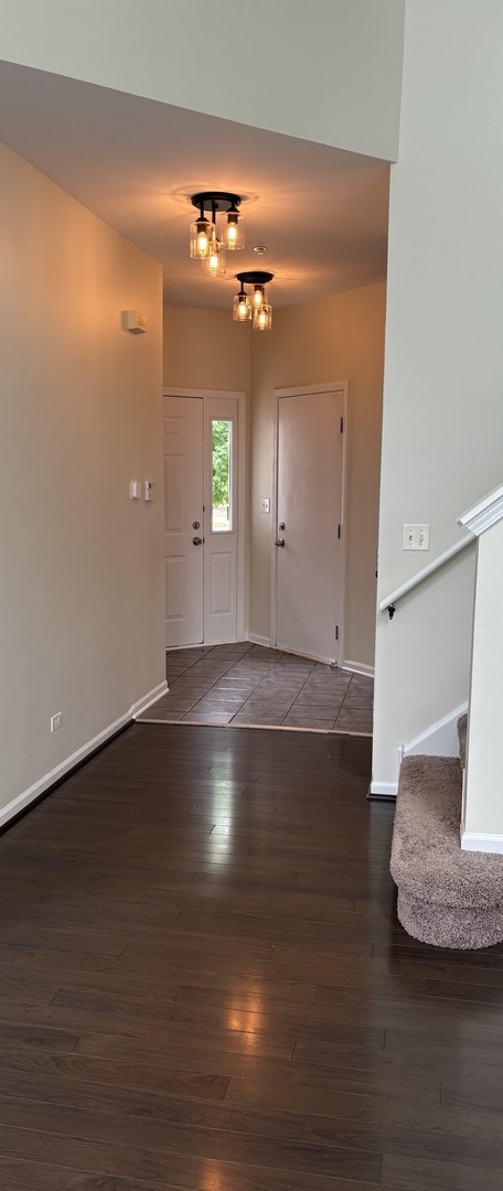 168 Woodland Circle, North Aurora, IL 60542