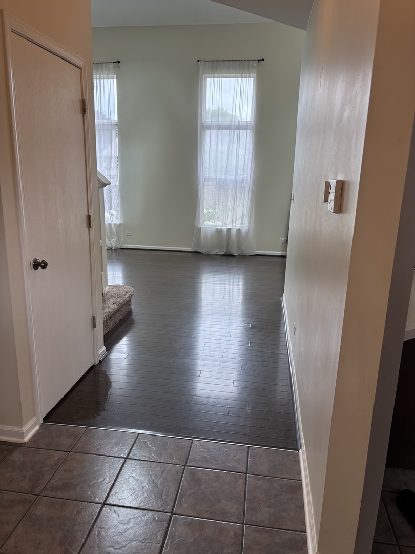 168 Woodland Circle, North Aurora, IL 60542