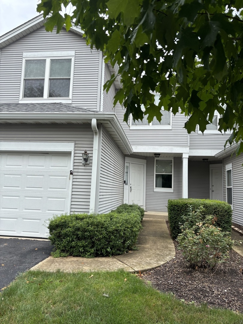 168 Woodland Circle, North Aurora, IL 60542