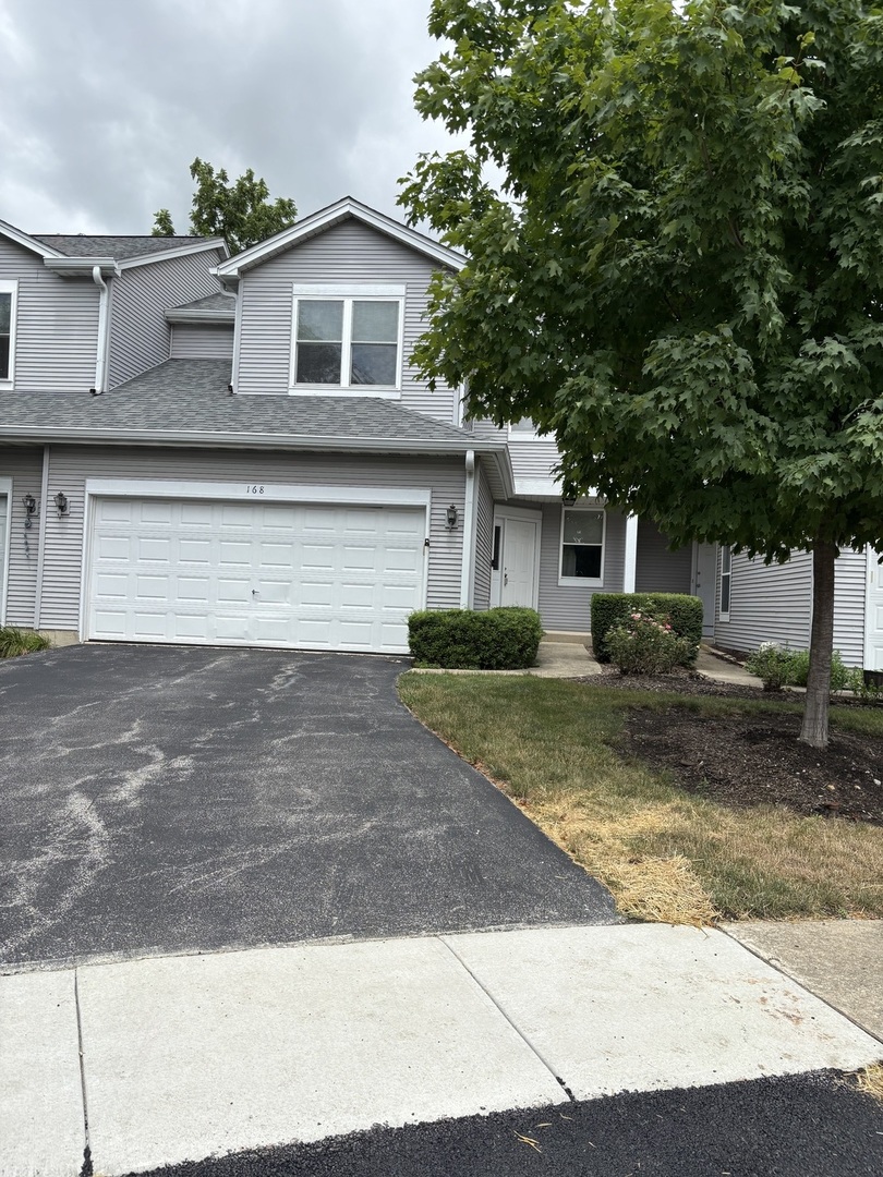 168 Woodland Circle, North Aurora, IL 60542