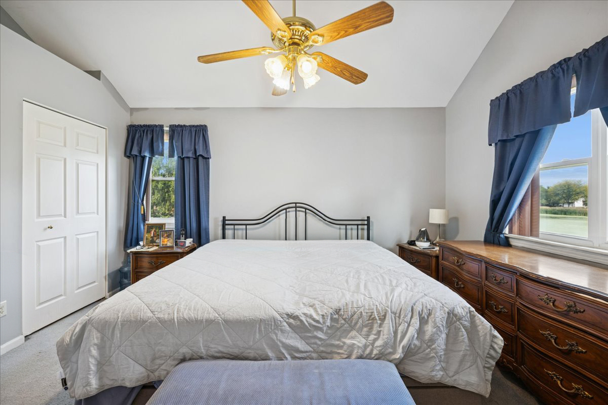 10 Barrington Court, Lake In The Hills, IL 60156