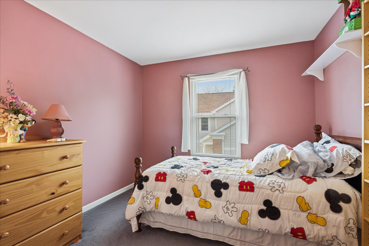 10 Barrington Court, Lake In The Hills, IL 60156