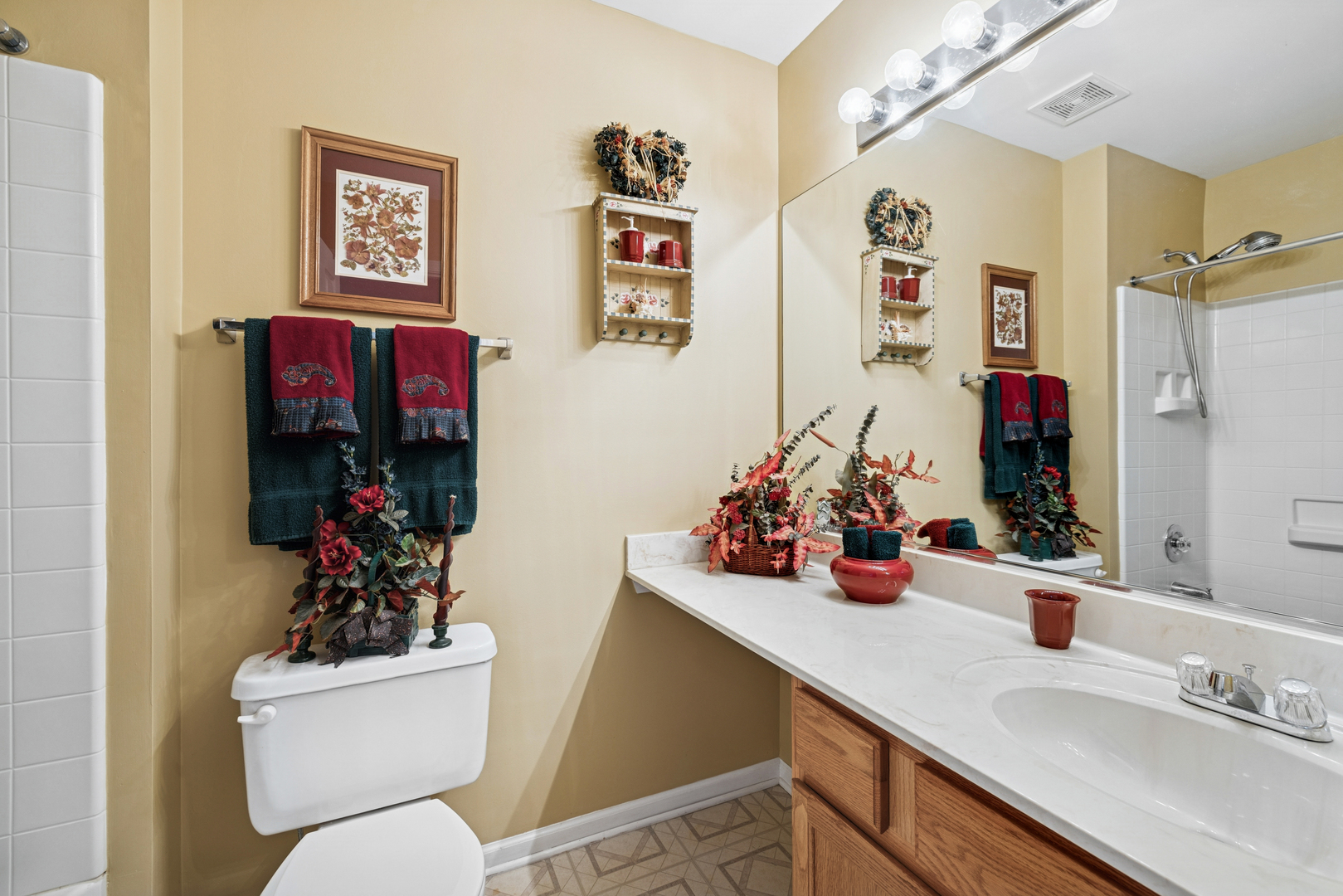 10 Barrington Court, Lake In The Hills, IL 60156