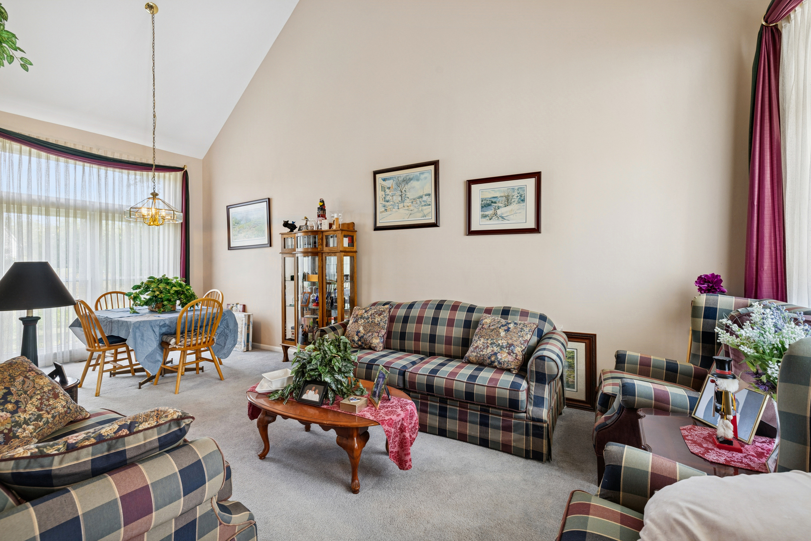 10 Barrington Court, Lake In The Hills, IL 60156