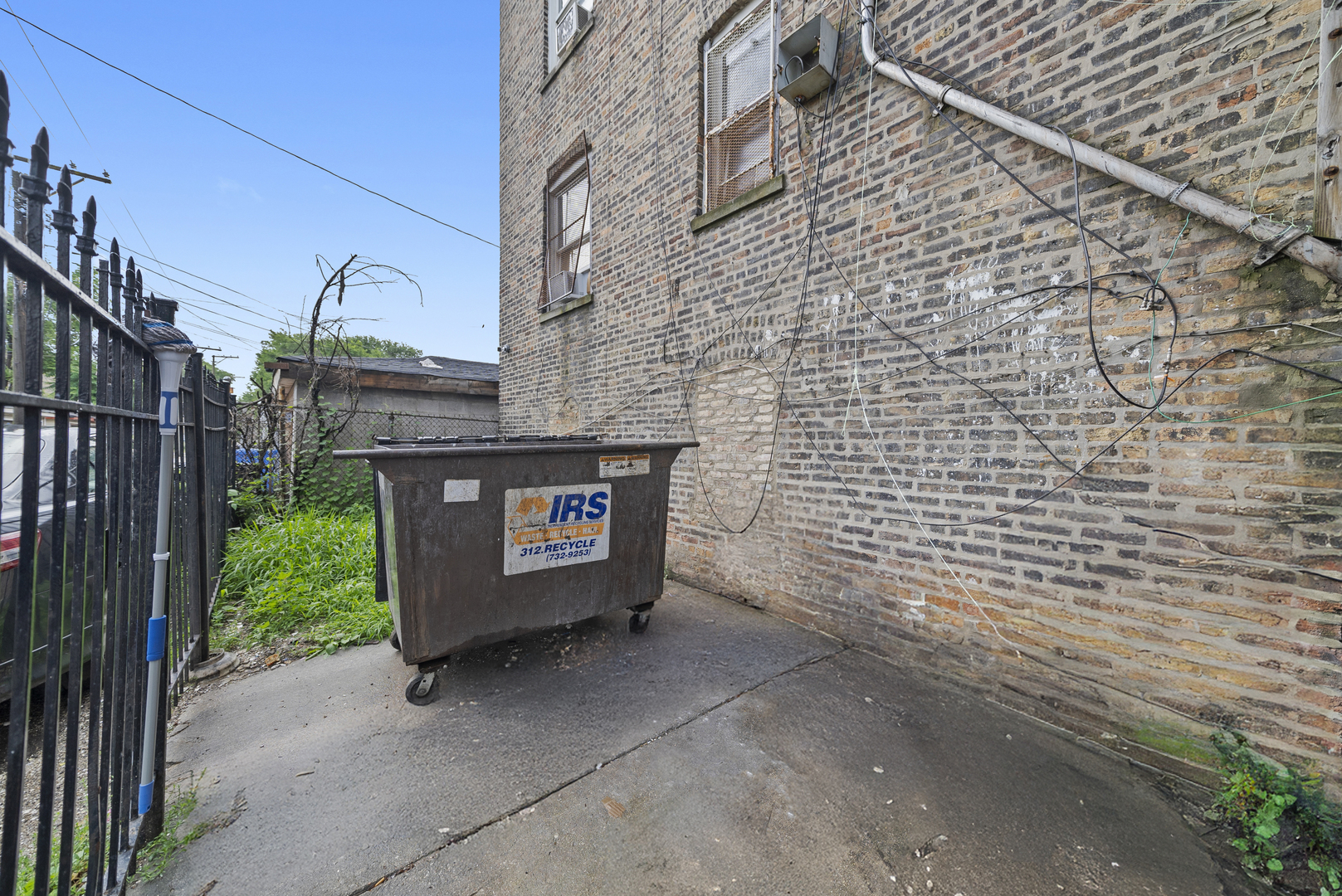 3916 W Congress Parkway, Chicago, IL 60624