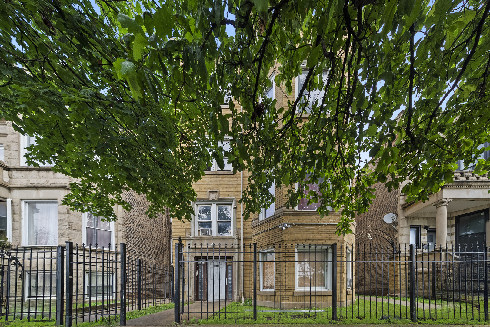 3916 W Congress Parkway, Chicago, IL 60624