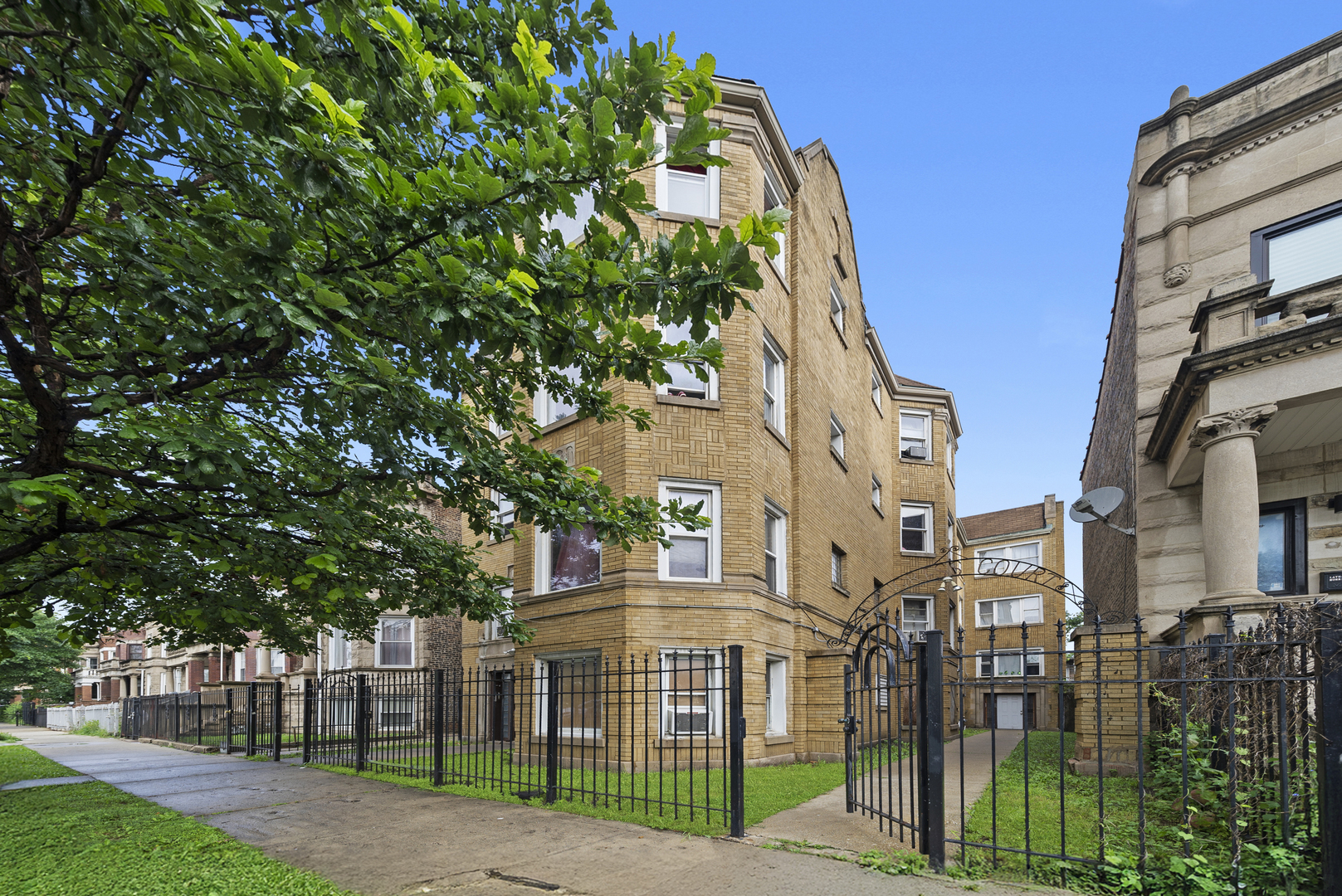 3916 W Congress Parkway, Chicago, IL 60624