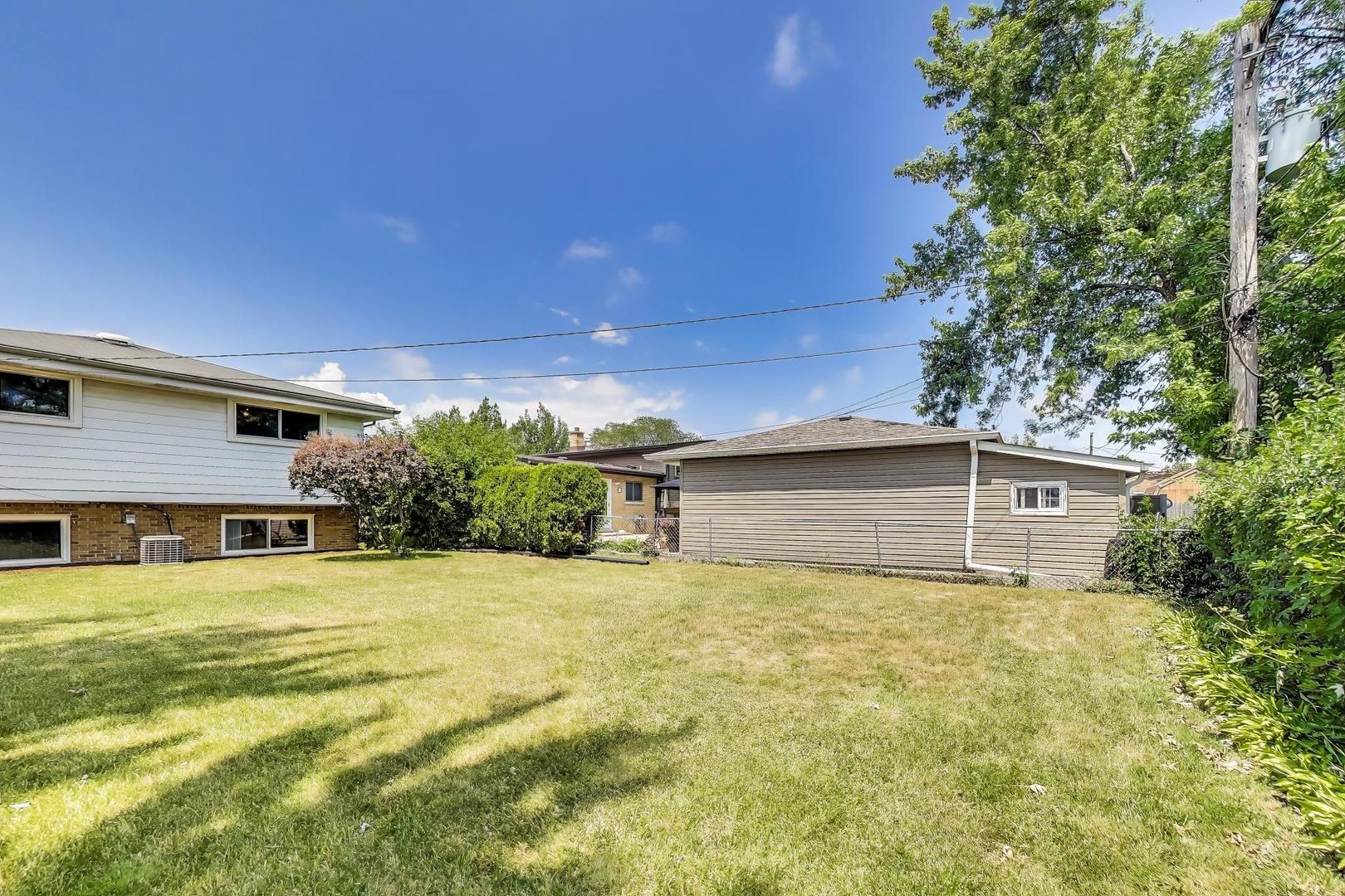8915 N Odell Avenue, Morton Grove, IL 60053