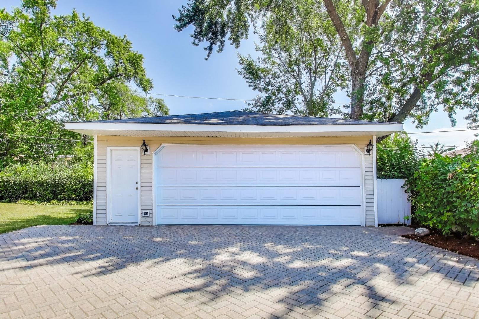 8915 N Odell Avenue, Morton Grove, IL 60053