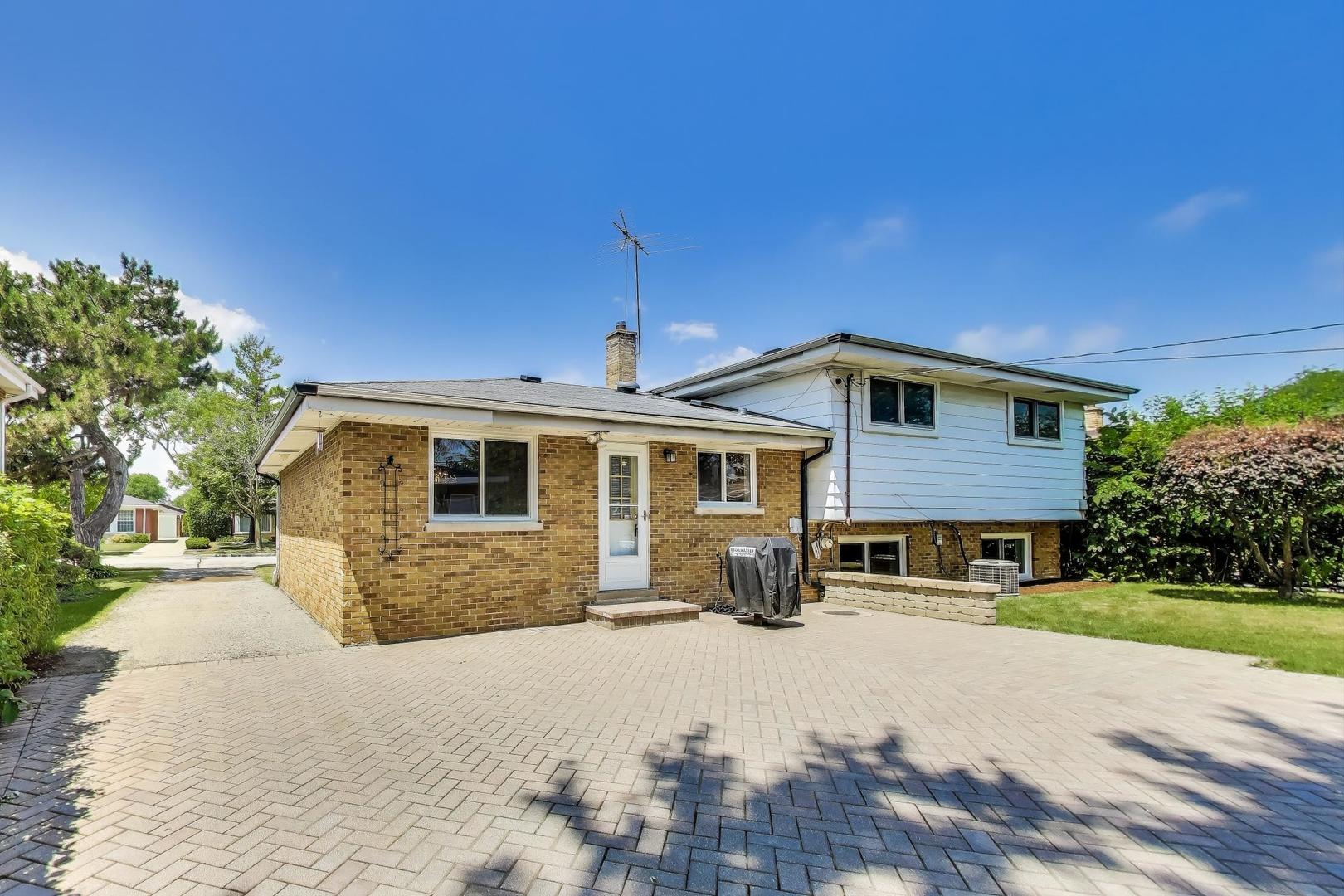8915 N Odell Avenue, Morton Grove, IL 60053