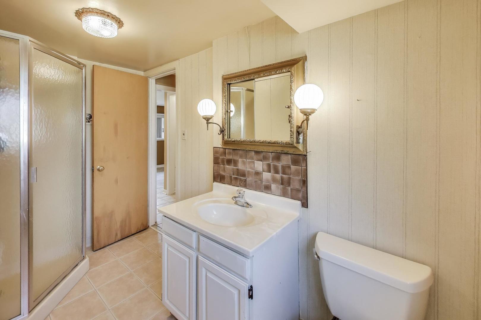 8915 N Odell Avenue, Morton Grove, IL 60053