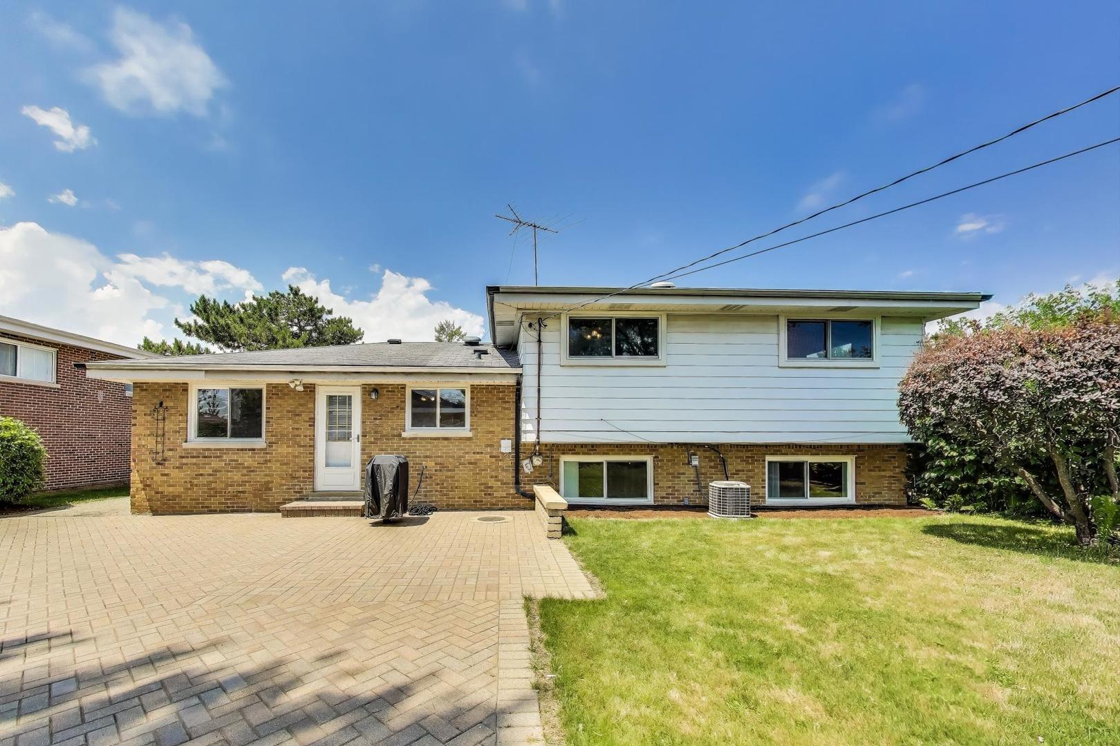 8915 N Odell Avenue, Morton Grove, IL 60053