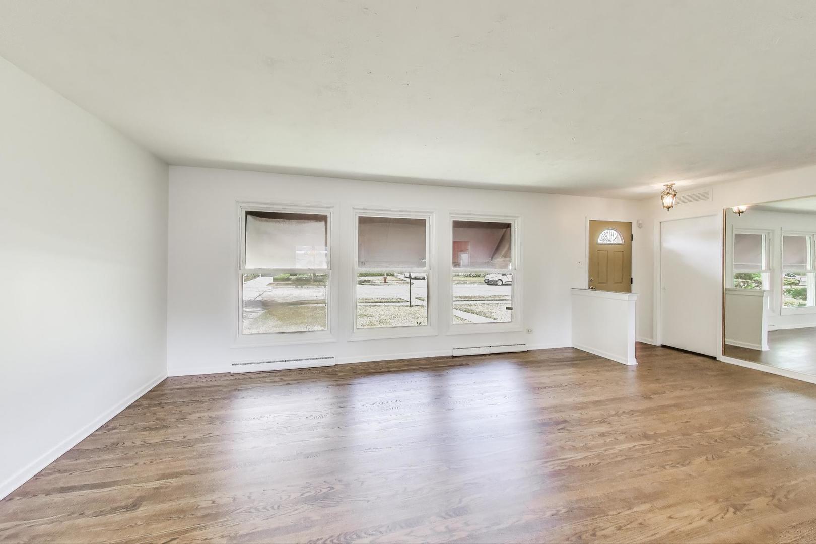 8915 N Odell Avenue, Morton Grove, IL 60053