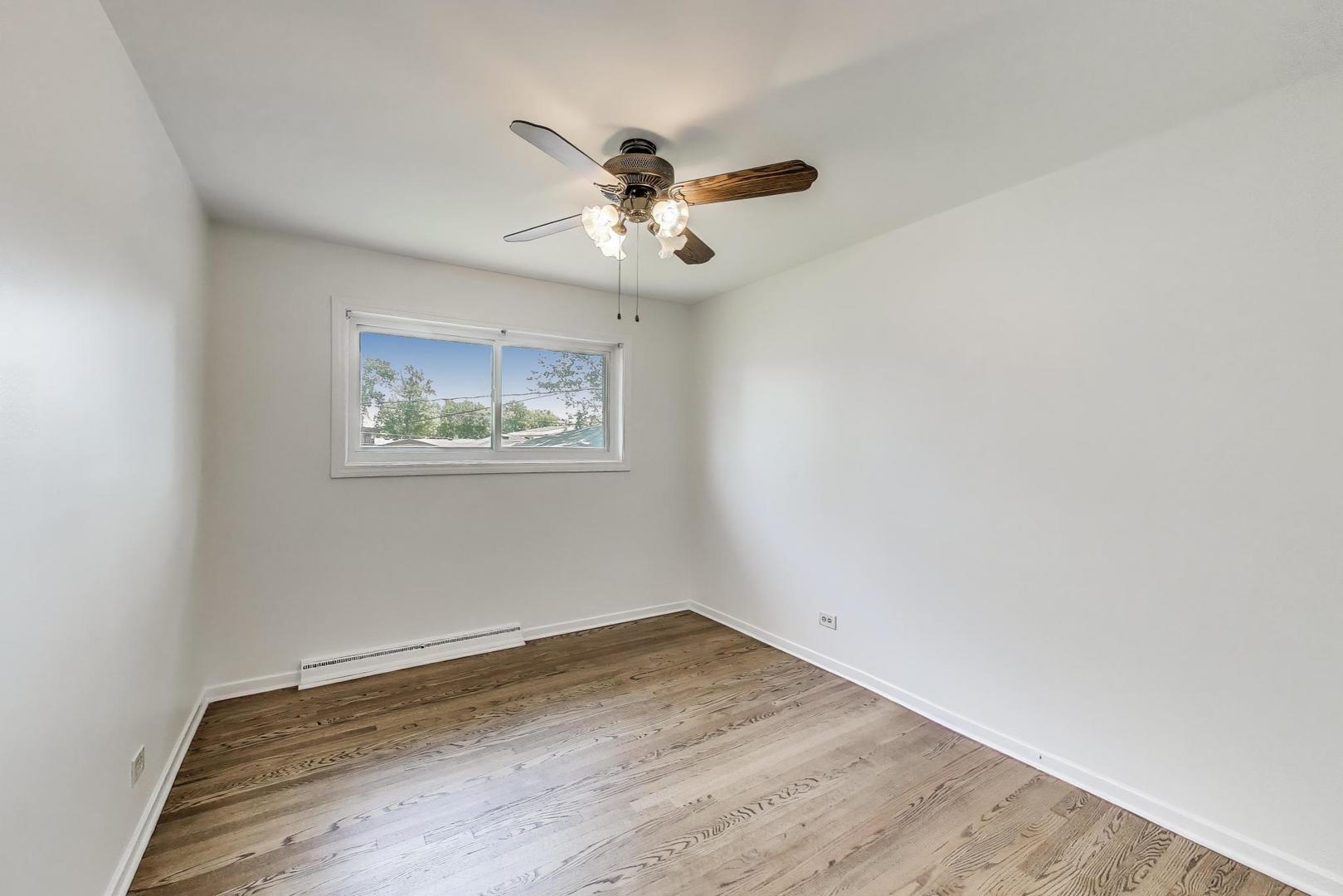 8915 N Odell Avenue, Morton Grove, IL 60053