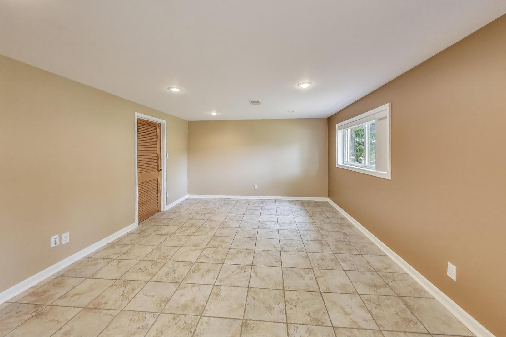 8915 N Odell Avenue, Morton Grove, IL 60053
