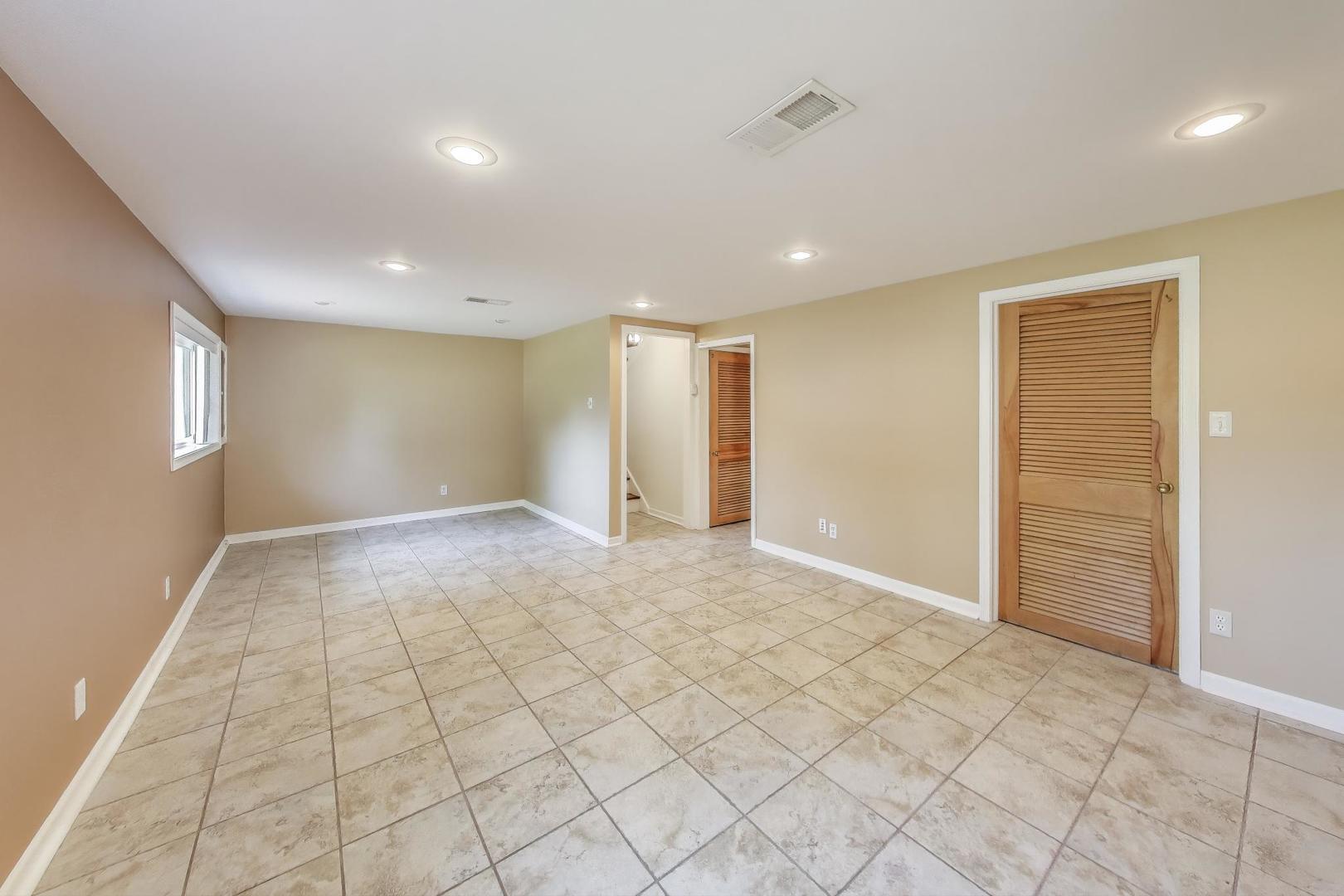 8915 N Odell Avenue, Morton Grove, IL 60053