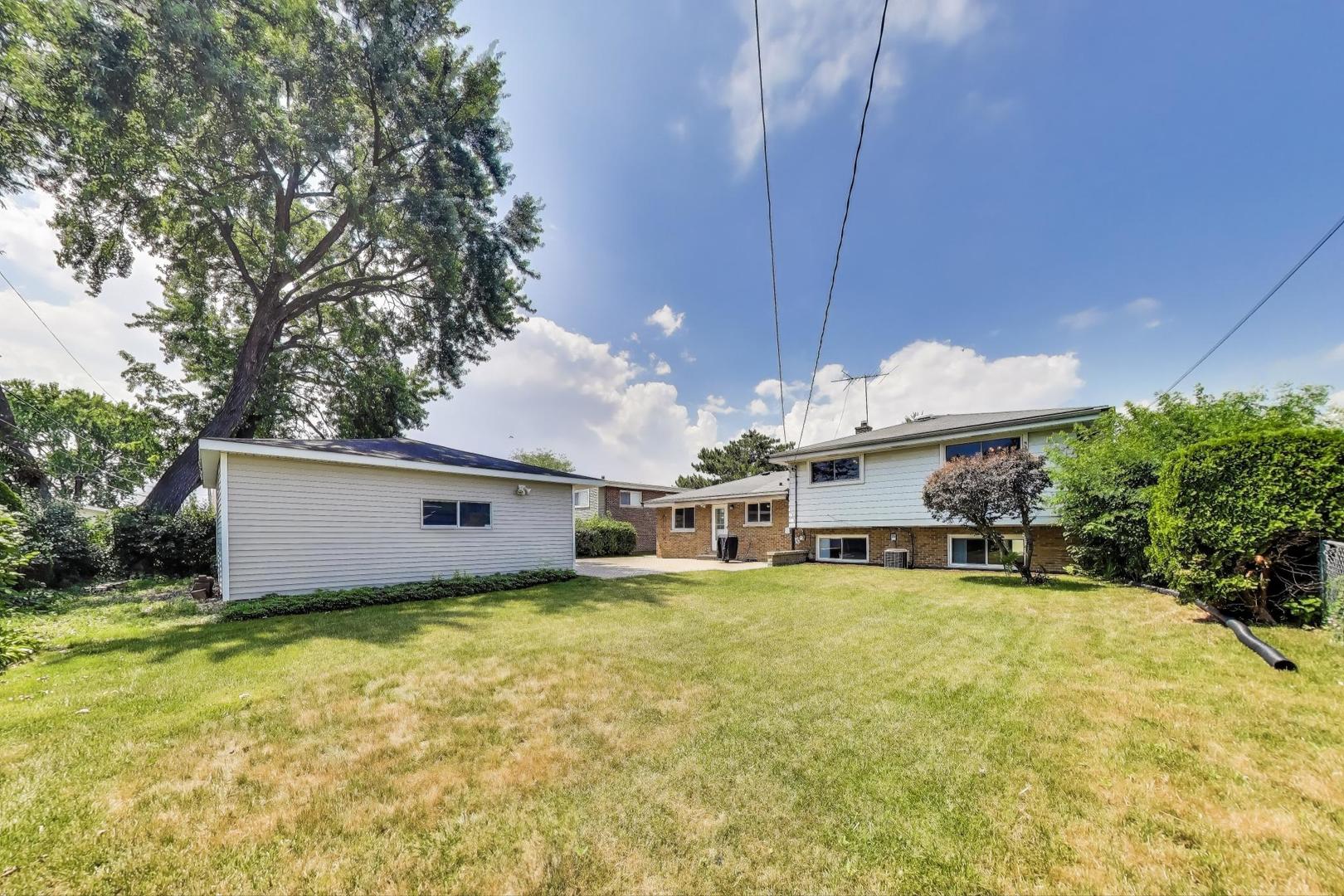 8915 N Odell Avenue, Morton Grove, IL 60053