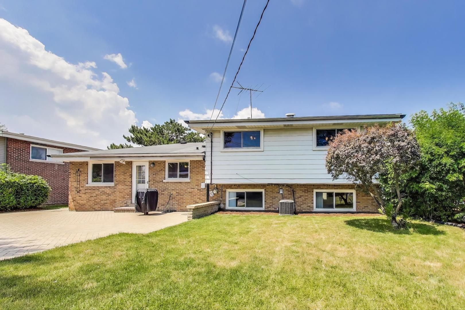 8915 N Odell Avenue, Morton Grove, IL 60053