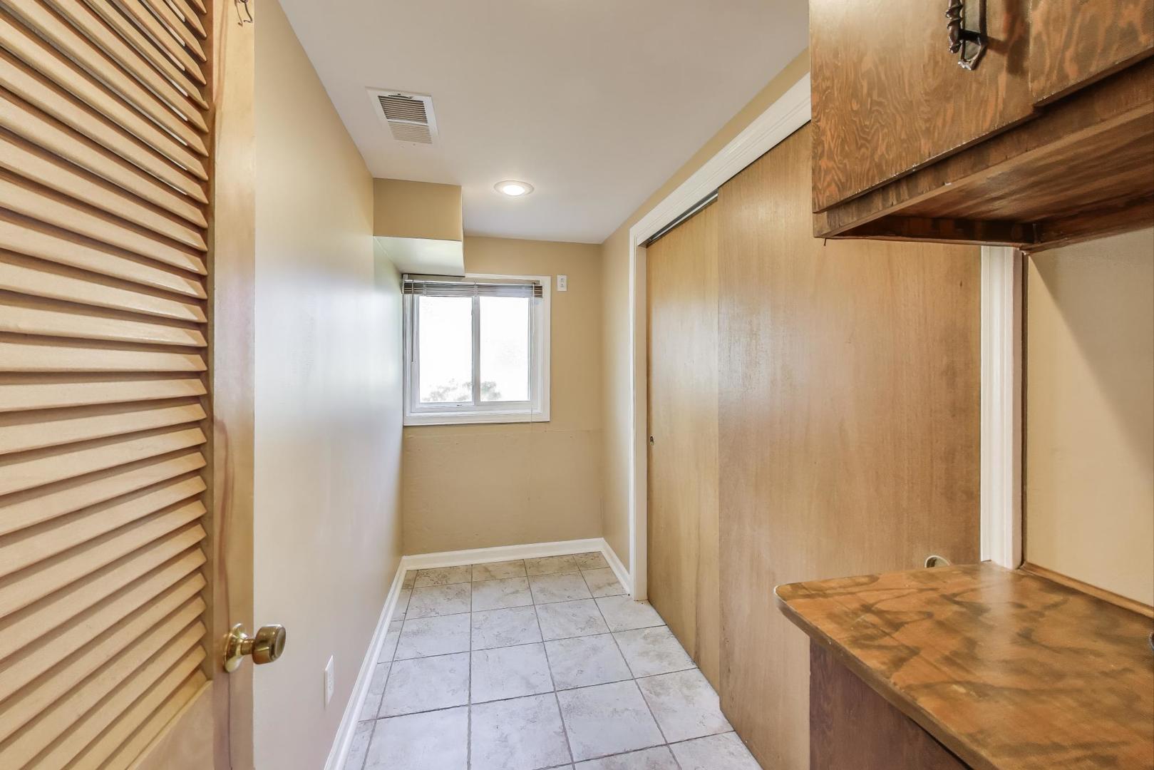 8915 N Odell Avenue, Morton Grove, IL 60053