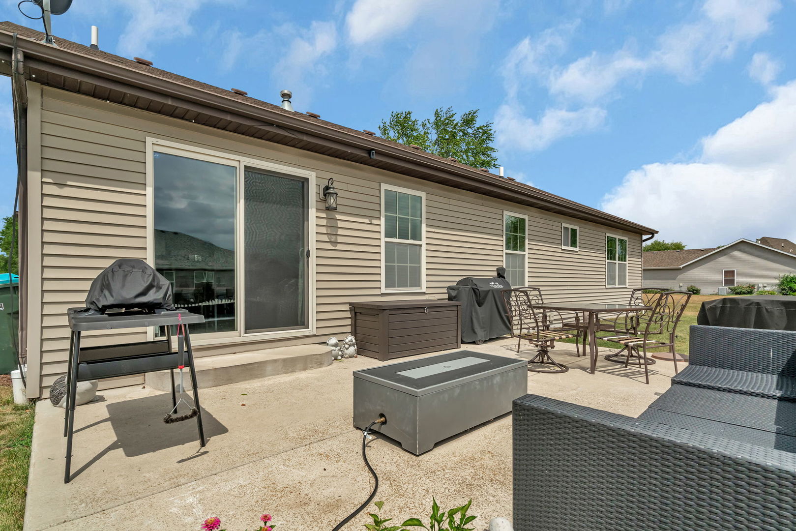 325 Enrietta Drive, Coal City, IL 60416