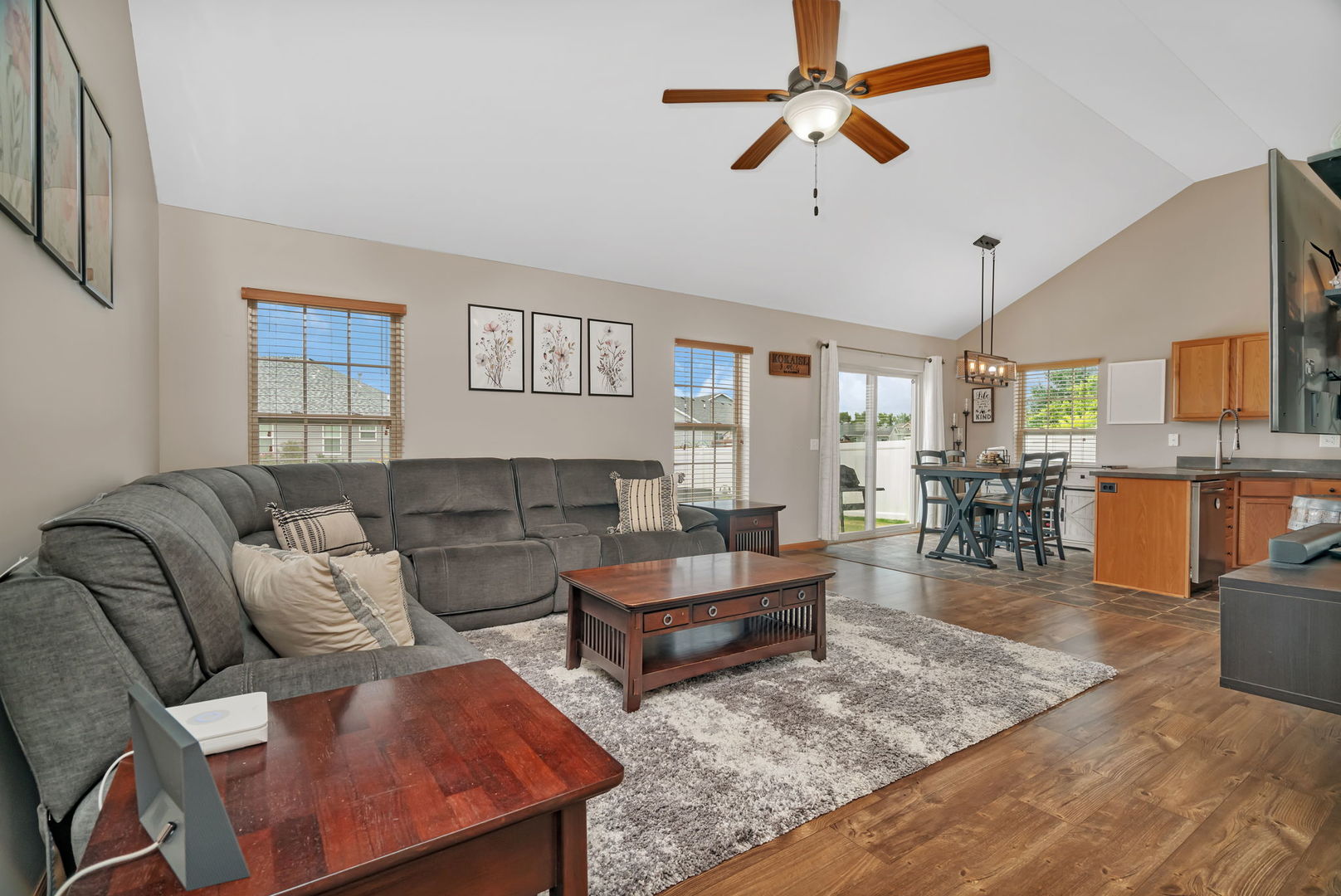 325 Enrietta Drive, Coal City, IL 60416