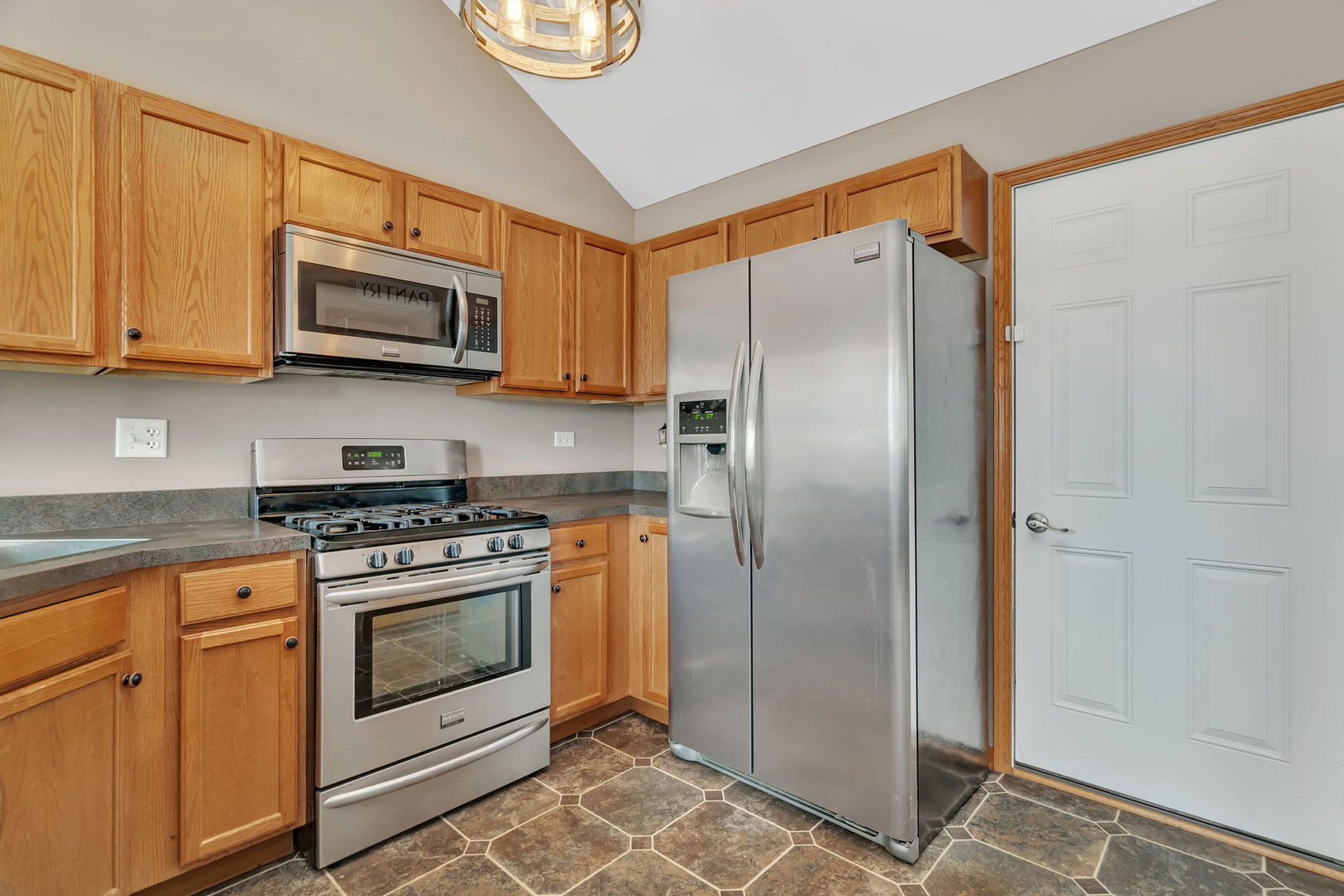 325 Enrietta Drive, Coal City, IL 60416