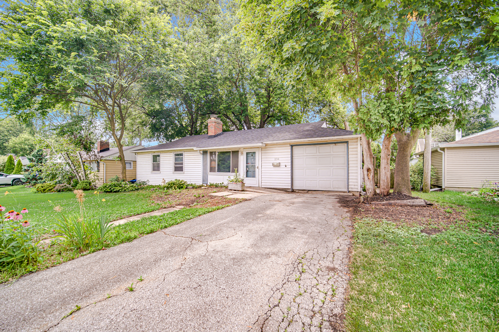 234 N Knollwood Drive, Wheaton, IL 60187