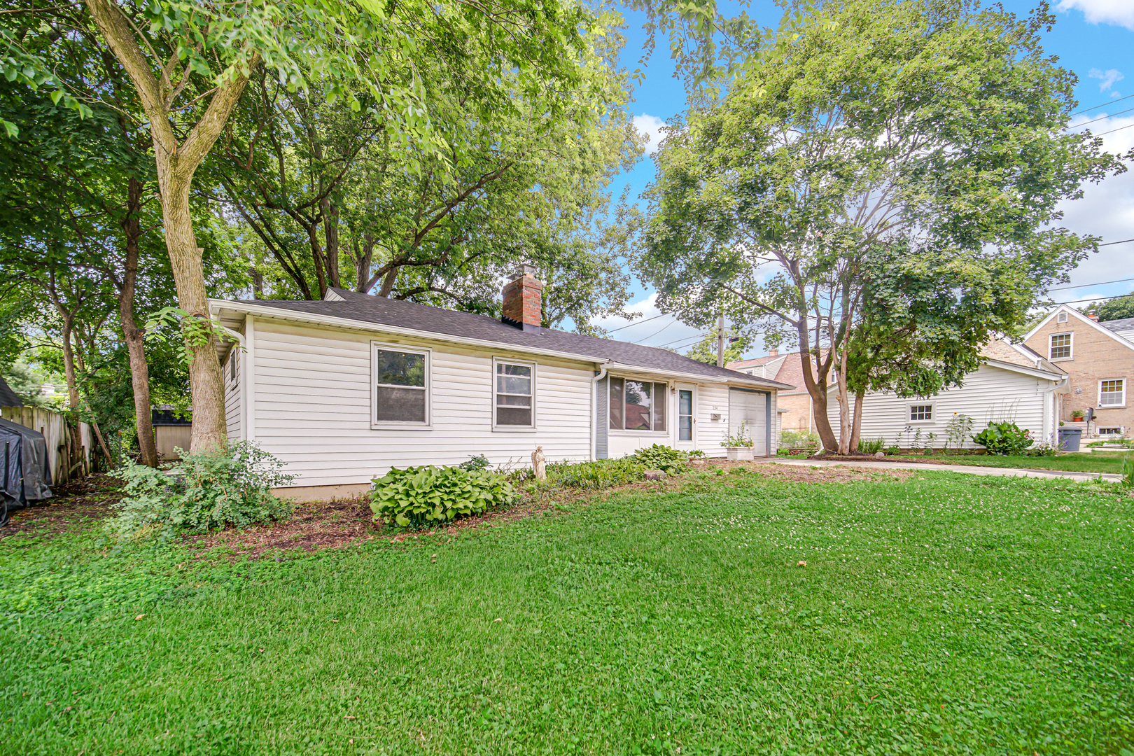 234 N Knollwood Drive, Wheaton, IL 60187