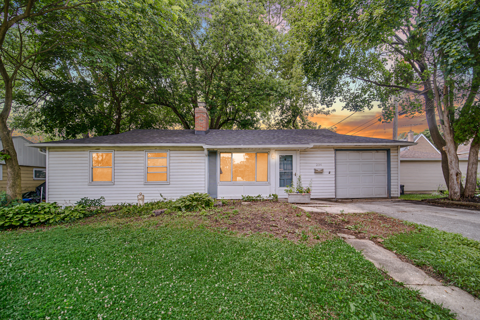 234 N Knollwood Drive, Wheaton, IL 60187