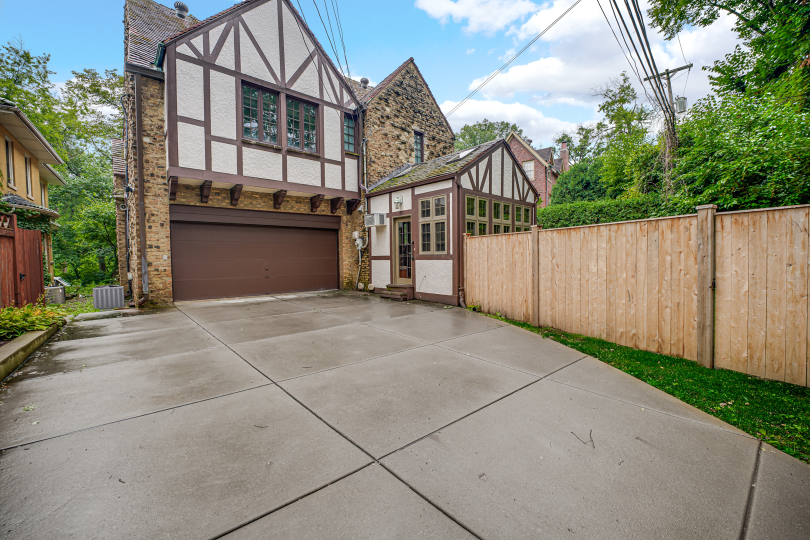 2014 W Hopkins Place, Chicago, IL 60643