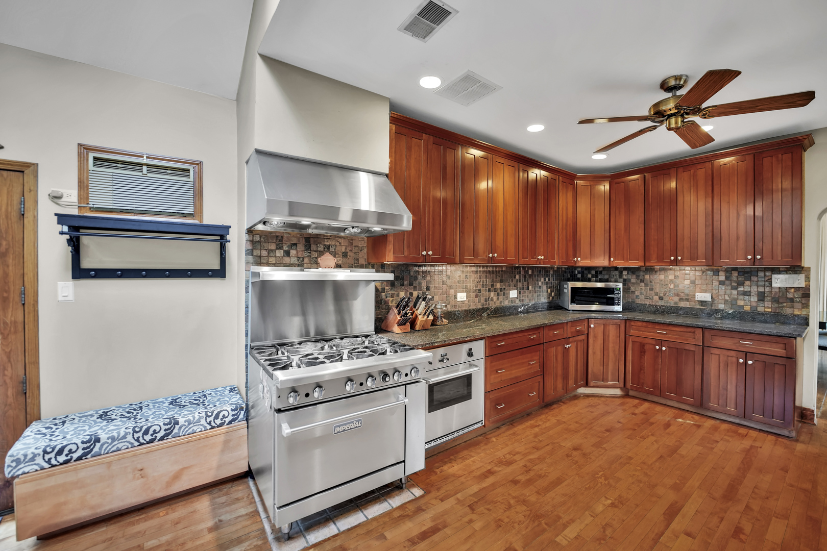 2014 W Hopkins Place, Chicago, IL 60643