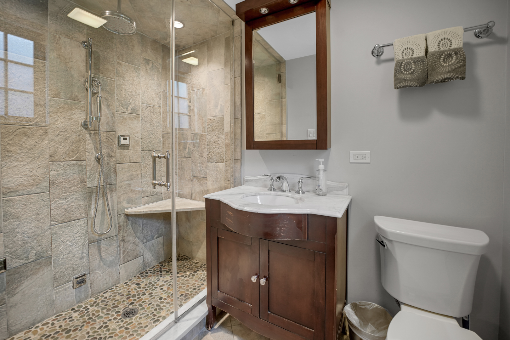 2014 W Hopkins Place, Chicago, IL 60643