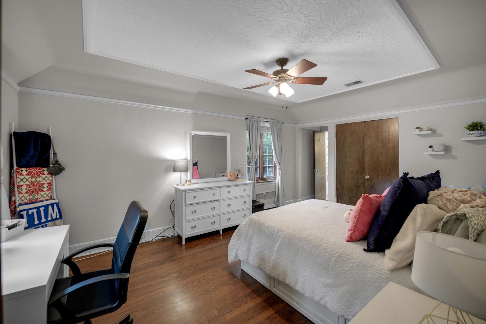 2014 W Hopkins Place, Chicago, IL 60643