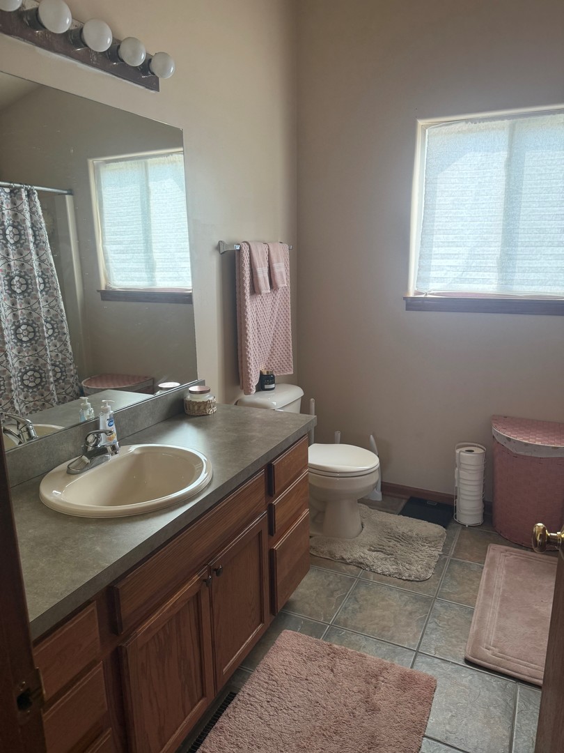905 Thorn Creek Drive, Joliet, IL 60436