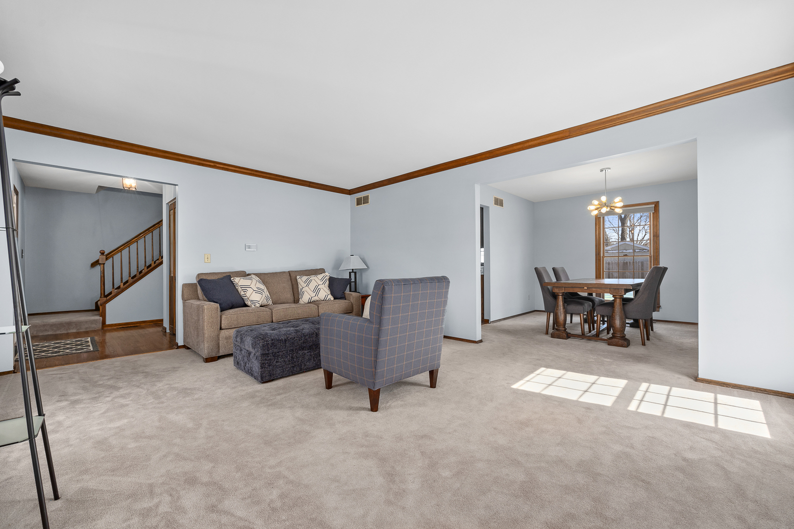 1121 Independence Avenue, St. Charles, IL 60174