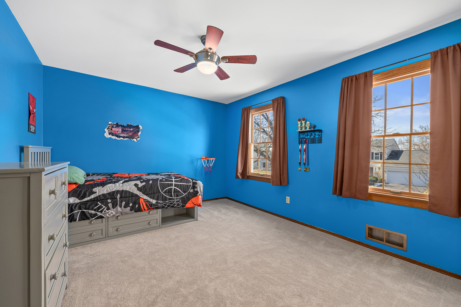 1121 Independence Avenue, St. Charles, IL 60174