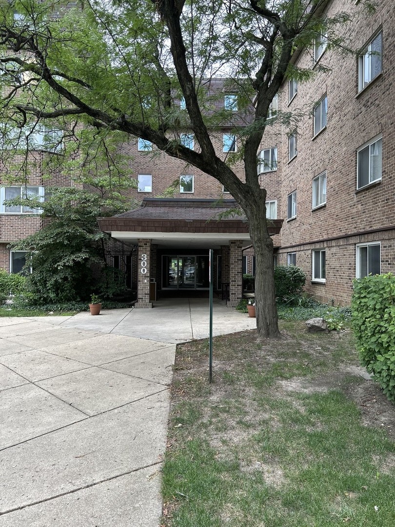 300 Roselle Road #419, Schaumburg, IL 60193